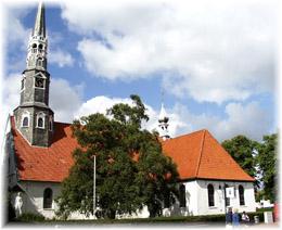 Kirche am größten Marktplatz Deutschlands in Heide